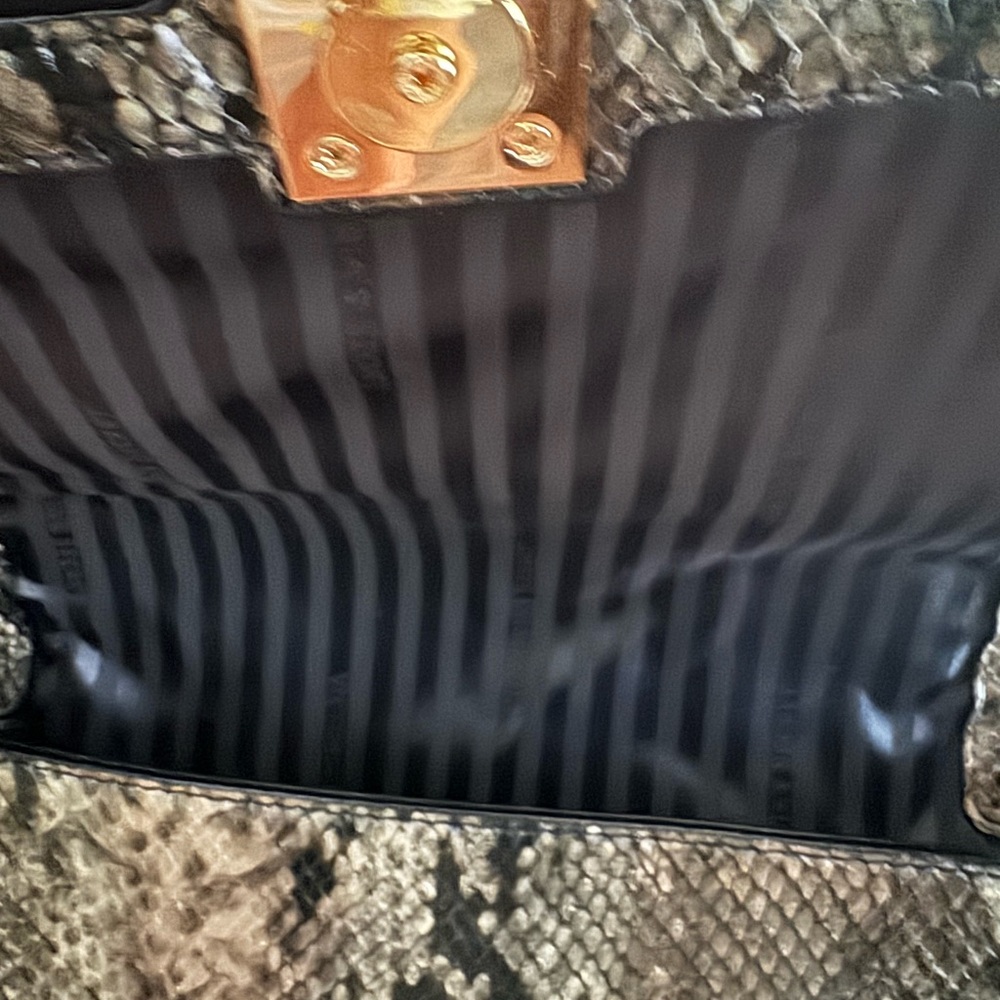 Victoria’s Secret Purse + Coinpurse - Picture 6 of 9